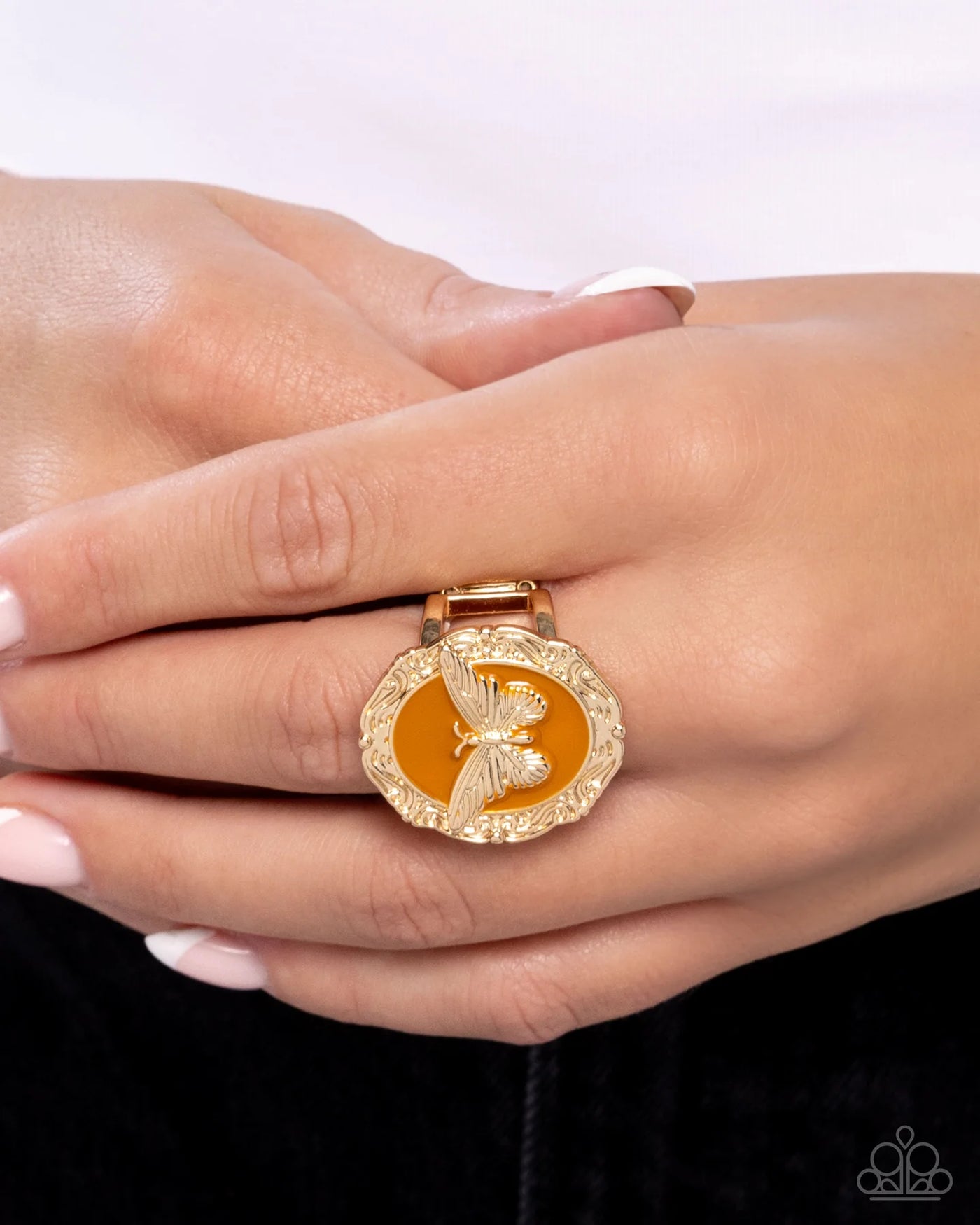 Paparazzi Fluttering Fad - Brown