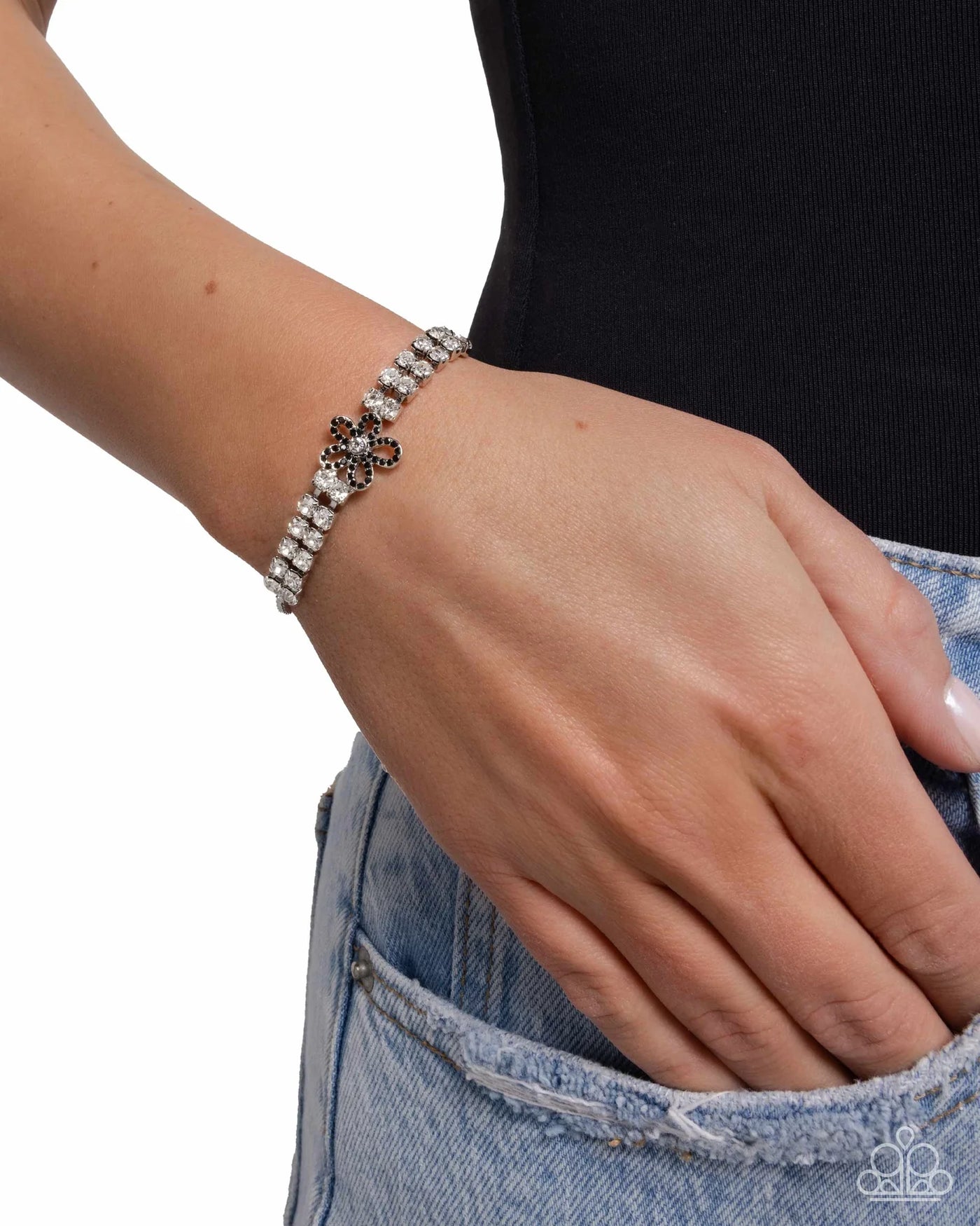 Paparazzi Blooming Breakthrough - Black