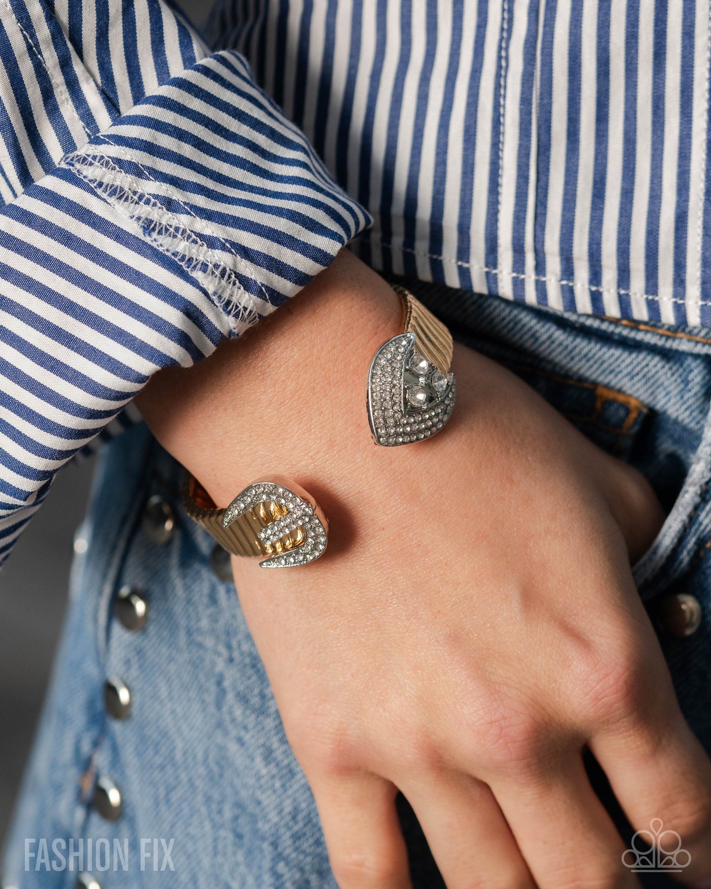 Paparazzi Fashion Forward Feature - Gold