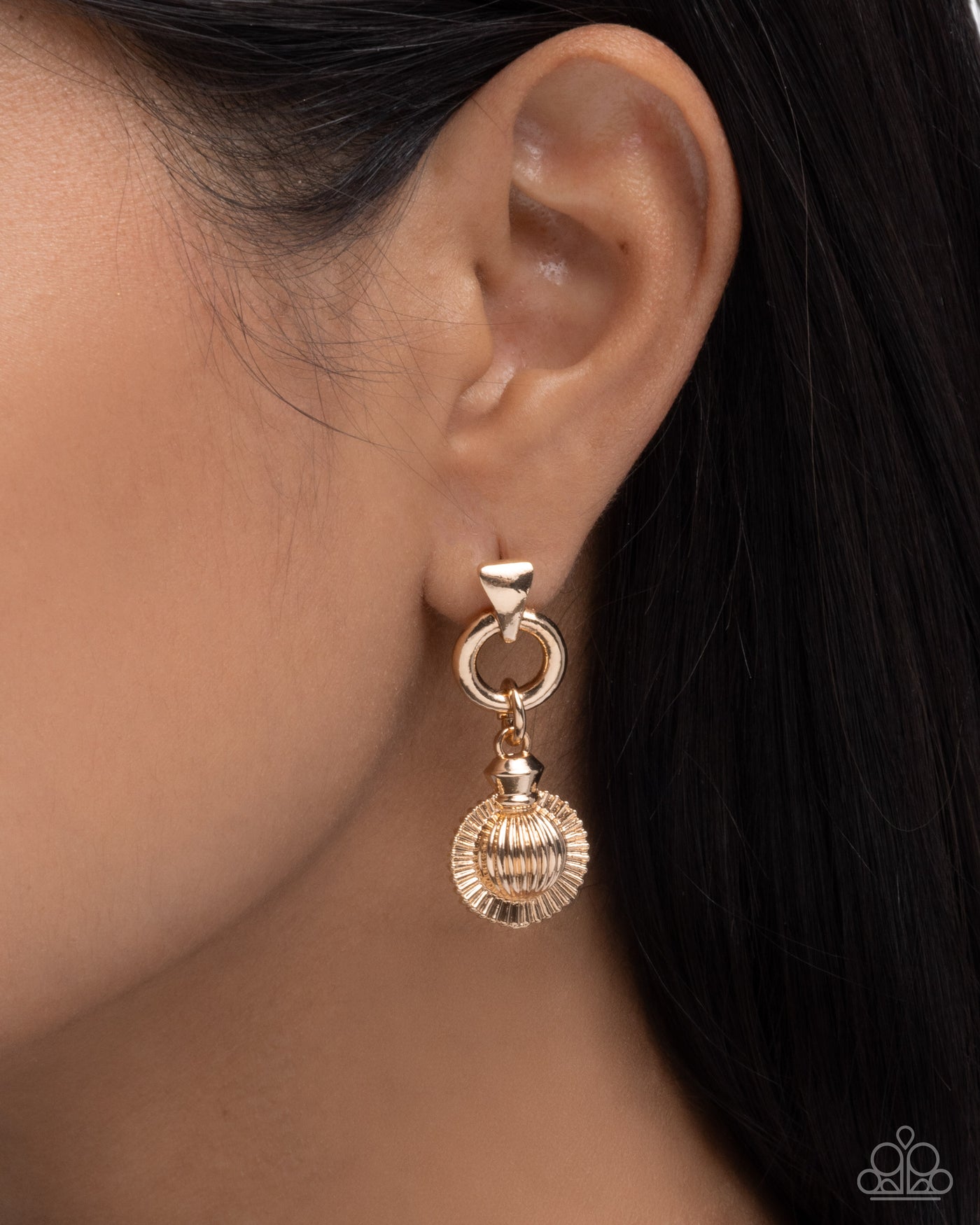 Paparazzi Slow Sway - Gold