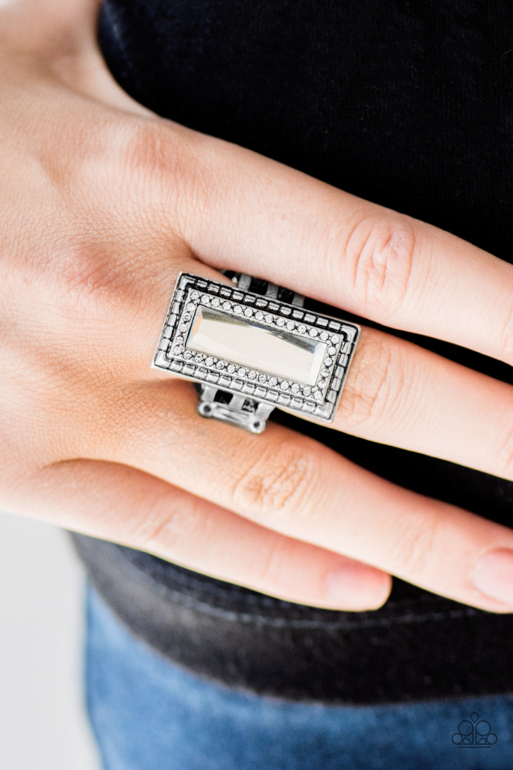 Paparazzi Titleholder - White