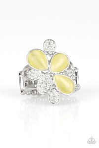 Paparazzi Diamond Daises - yellow