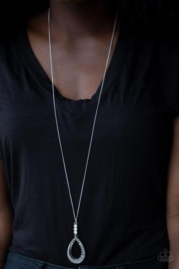 Paparazzi Red Carpet Royal - White