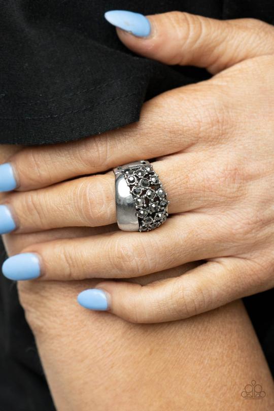 PAPARAZZI "PRISMATICALLY MOTLEY" SILVER RING